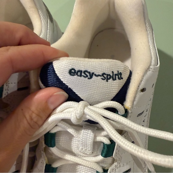 Easy Spirit Romy Walk Run Sneakers White Leather 8.5 Wide - Picture 3 of 9